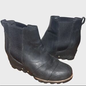 Sorel Boots Womens 8 Black Lea Wedge Chelsea Booties
Lug Sole Ankle NL2334-010